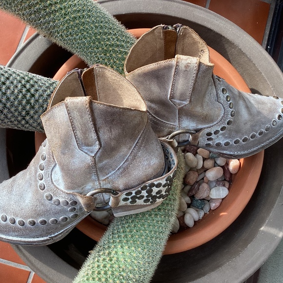 Circle G By Corral Boots White Wash Rivet Detail Low Top Boots - Picture 12 of 12